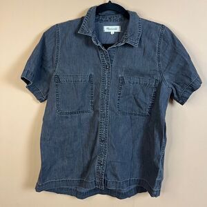 Madewell Short-Sleeve Denim Button-Down Shirt in Washed Blue